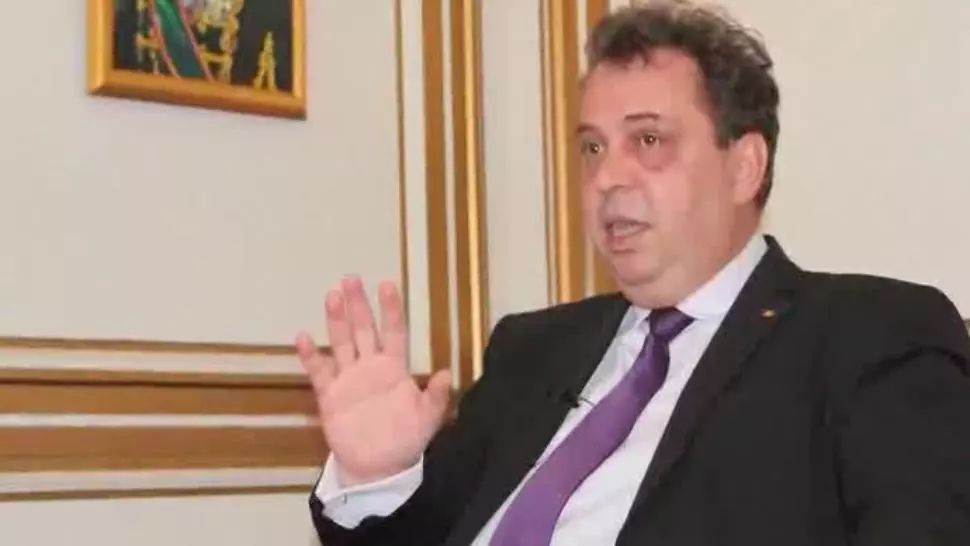 Ambasadorul român la Beijing, beat la volan: impact violent cu un autobuz. Reacția MAE