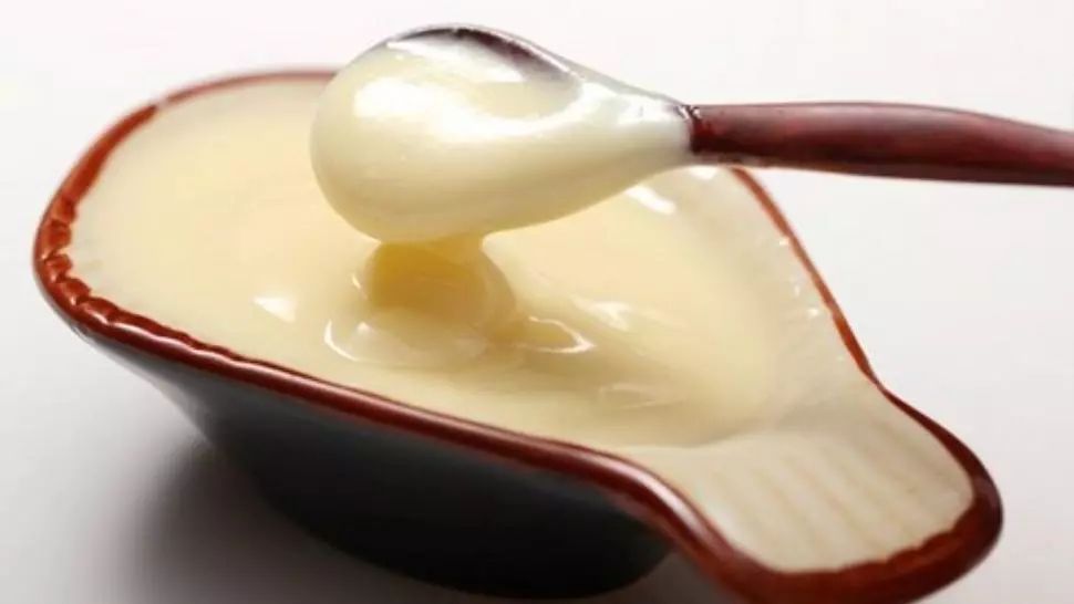 O singură linguriţă din acest amestec te scapă de 10 kg într-o lună