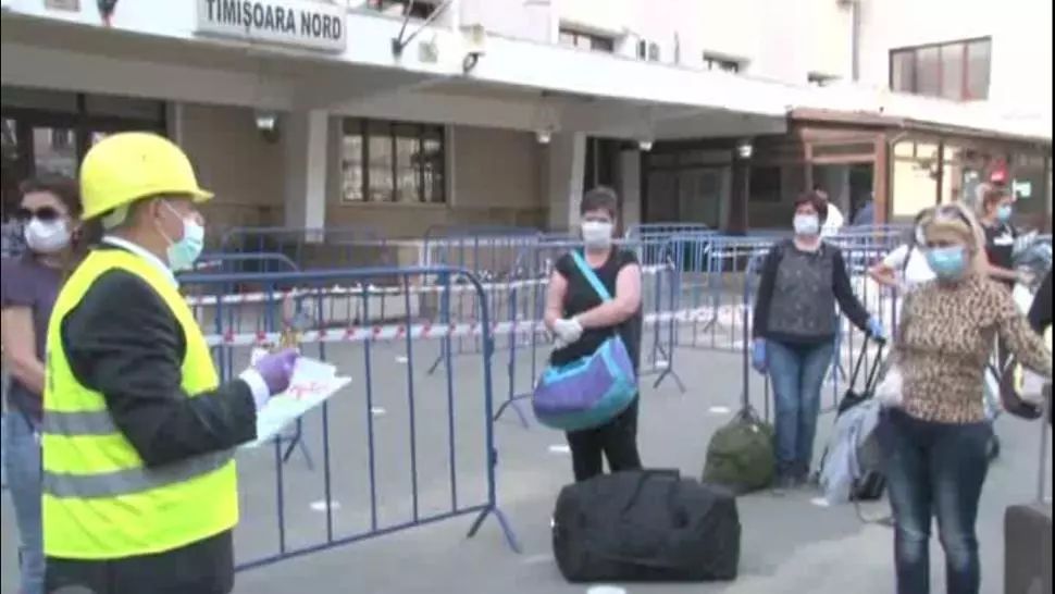 VIDEO Nu le e frică de coronavirus: 74 de îngrijitori români au plecat la muncă în Austria
