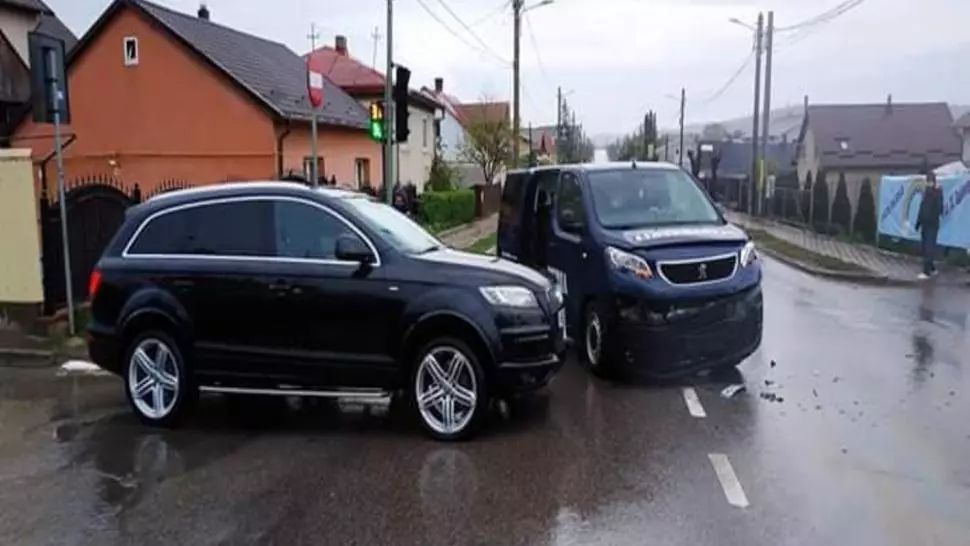 Dubă a Jandarmeriei, implicată într-un accident rutier, în Suceava 