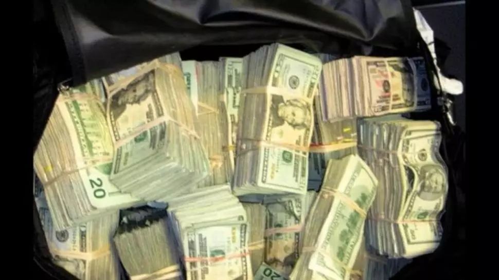 Un străin trecut prin România a povestit experiența trăită în Liga 1: “Președintele venea în vestiar cu o geantă mare”