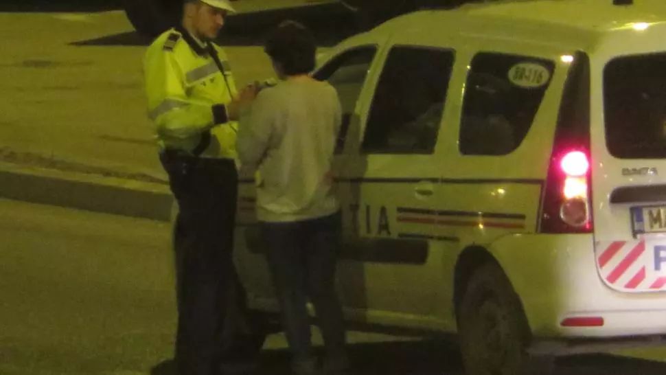 Brăila: Au sărbătorit ieșirea din starea de urgență, dar au fost depistați în trafic de polițiști