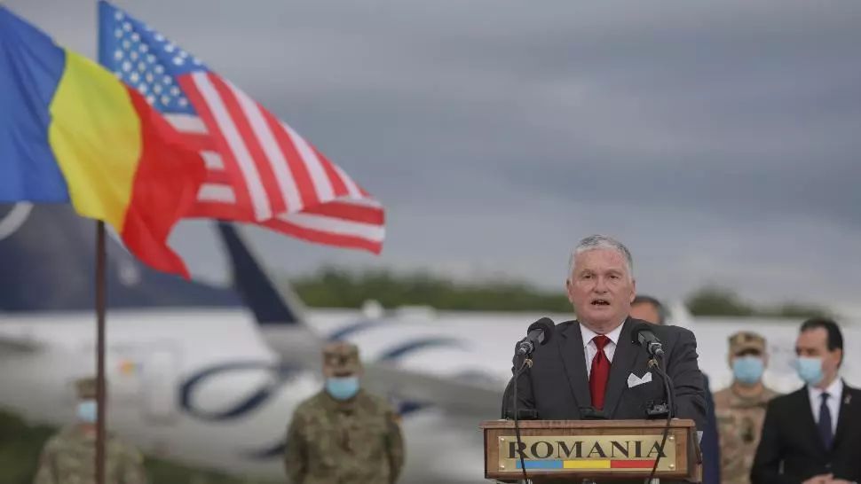 O echipă de 15 specialişti din MApN a plecat la o MISIUNE în SUA. Ludovic Orban: ”Vor fi alături de medicii din SUA”