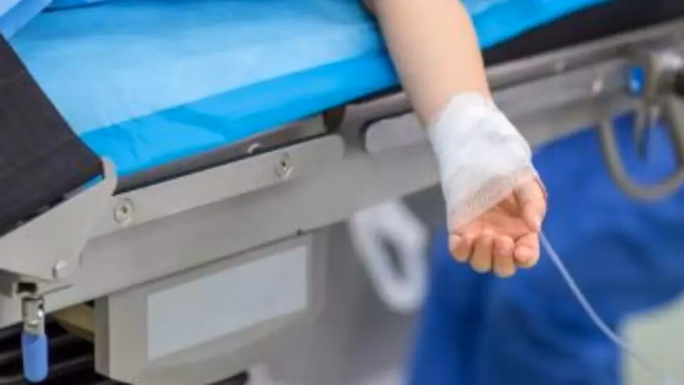 Copil de doi ani opărit cu lapte pe aproape jumătate din corp, dus de urgență la Târgu Mureș