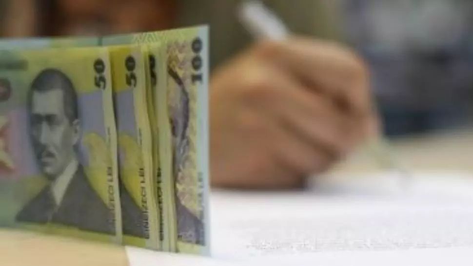 Câștigul salarial mediu net a crescut, în iunie, la 3.298 de lei. Care este cel mai bine plătit domeniu 