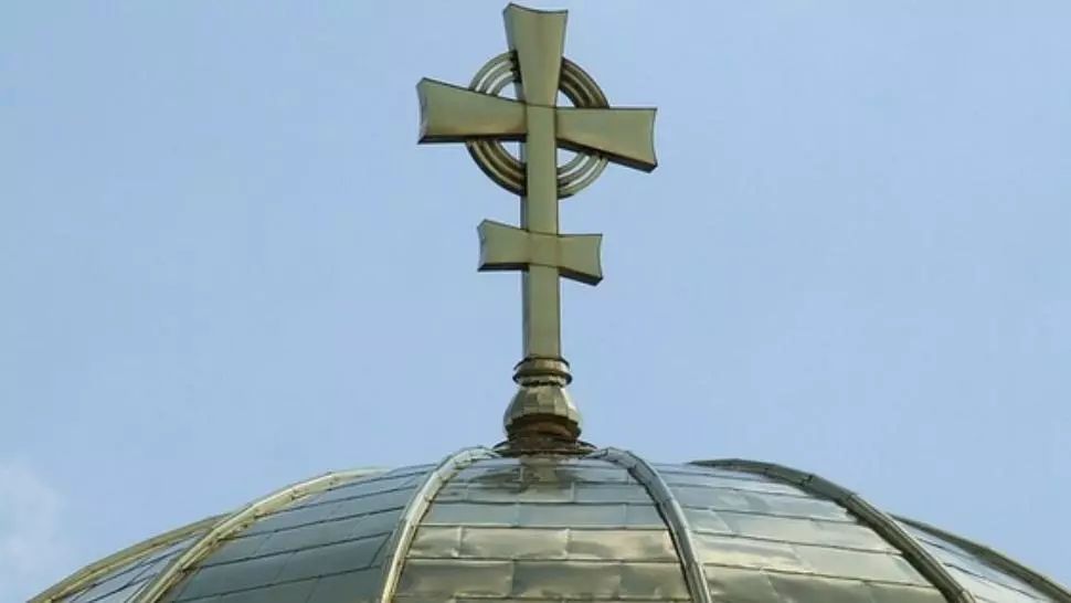 Îmbulzeală la sfințirea unei biserici, fără reguli anti-Covid