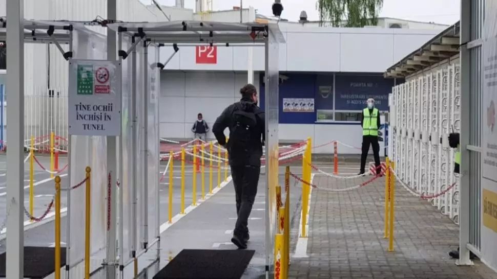 Un muncitor de la Dacia a murit. Bărbatul s-a prăbușit când ieşea pe poarta uzinei