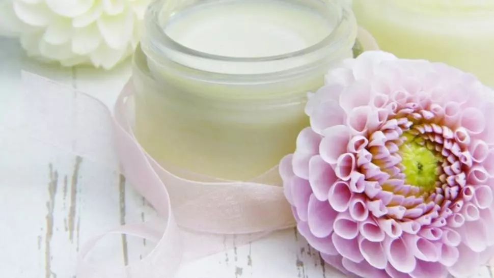 Îngrijirea tenului: De ce să folosești produse fitocosmetice? (P)