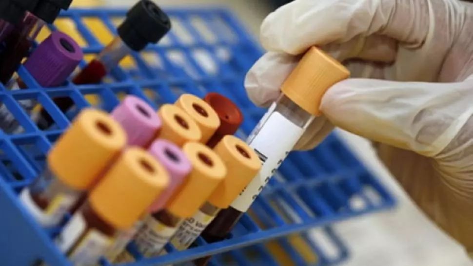 Pacientii infectati cu COVID-19 care au primit plasma se simt mai bine, spun medicii