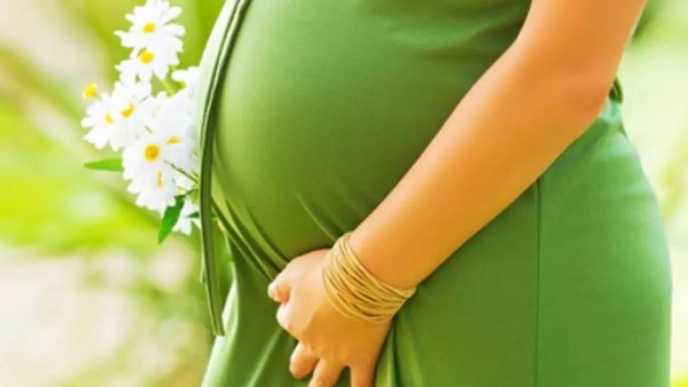 O tânără infectată cu coronavirus a născut gemene sănătoase