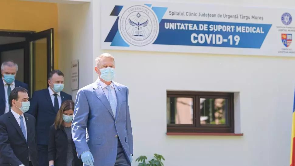 Iohannis, în control la Târgu Mureș, la Unitatea de Suport Medical COVID: "Pandemia e printre noi. Riscăm o explozie de cazuri noi!"