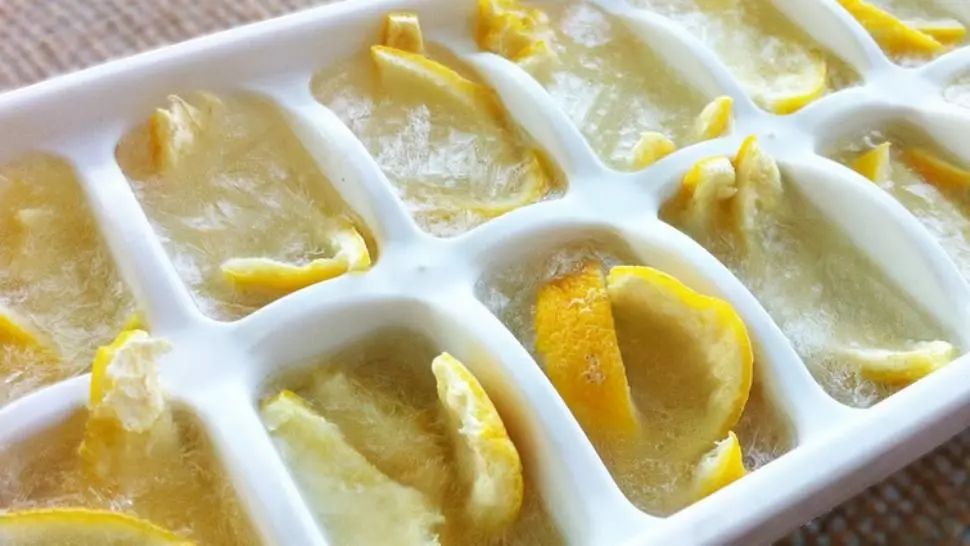 Taie o lămâie mărunt şi pune-o la congelator! Efectul ei îţi poate salva viaţa