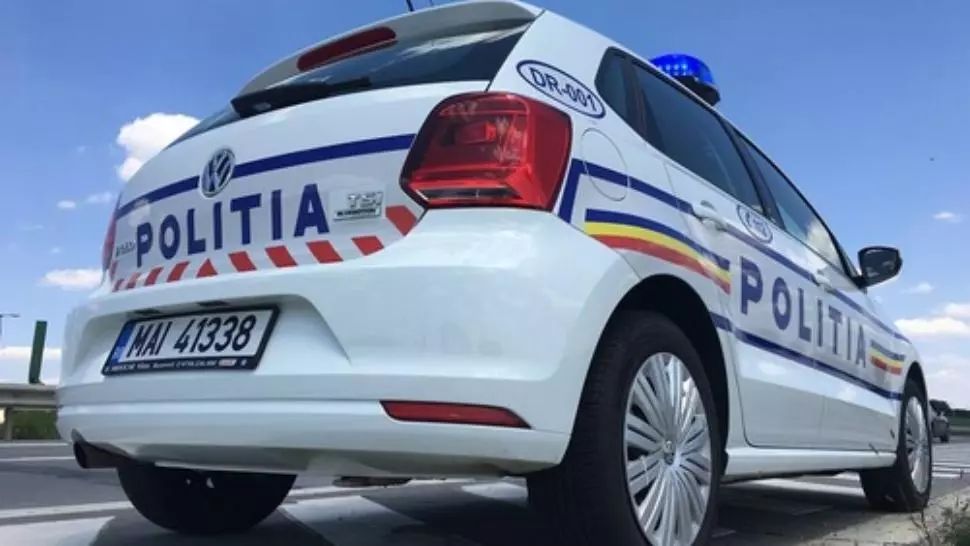 Jud. Sibiu: Băut, a intrat cu mașina într-un copac. Acum, este cercetat penal