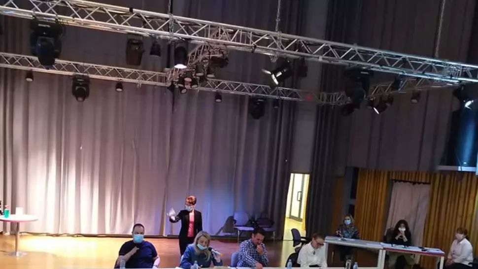 FOTO Primarul Robert Negoiță, fără mască și... cu mască în ședința Consiliului local al Sectorului 3