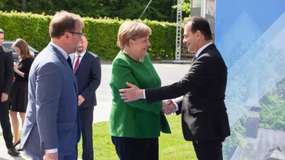 Ludovic Orban, convorbire telefonică cu Angela Merkel. S-a discutat și despre sezonierii români