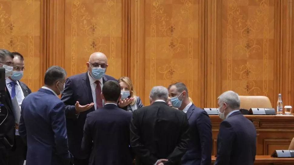 Încă o sesiune extraordinară la Senat. Parlamentarii vor merge la muncă și în perioada 16 - 31 iulie 2020