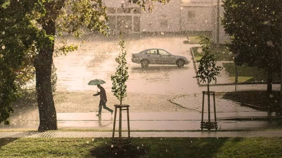 Atenționare meteo nowcasting pentru 10 județe: fenomene meteo extreme