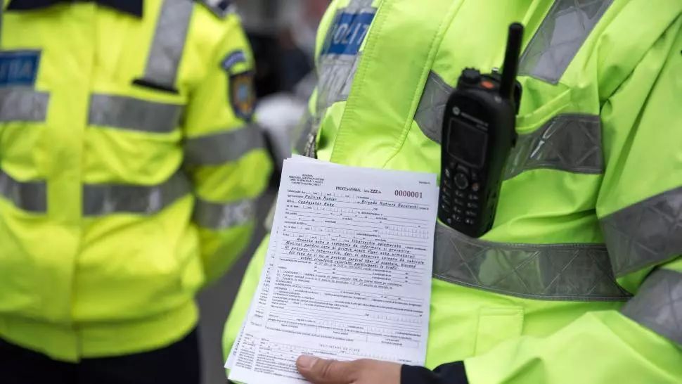 Vela: "E posibil să menţinem declaraţia pe proprie răspundere şi după 15 mai". Ce spune ministrul despre AMENZI