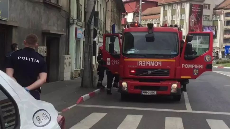 VIDEO Sibian întors din Germania, cazat într-un centru de carantină, a amenințat că se aruncă de la etaj