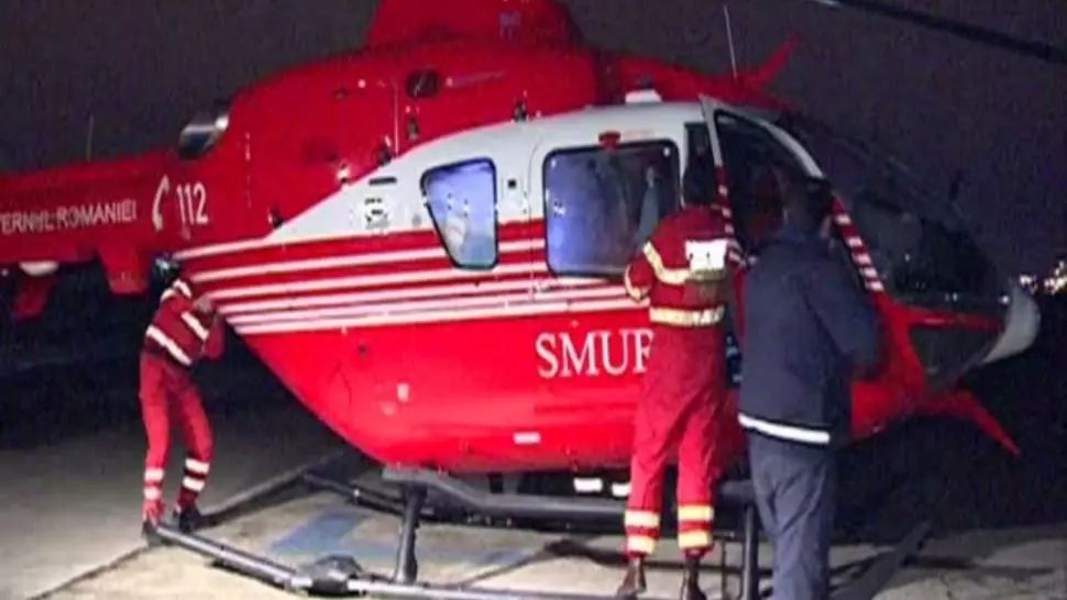 Băiat de 15 ani, transportat cu elicopterul SMURD la București, după ce o petardă i-a explodat în față