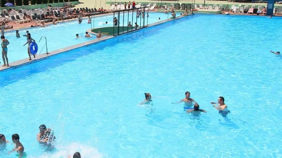 Marcel Vela: Ștrandurile și piscinele NU vor fi deschise de la 1 iunie. Cine va putea merge la bazin