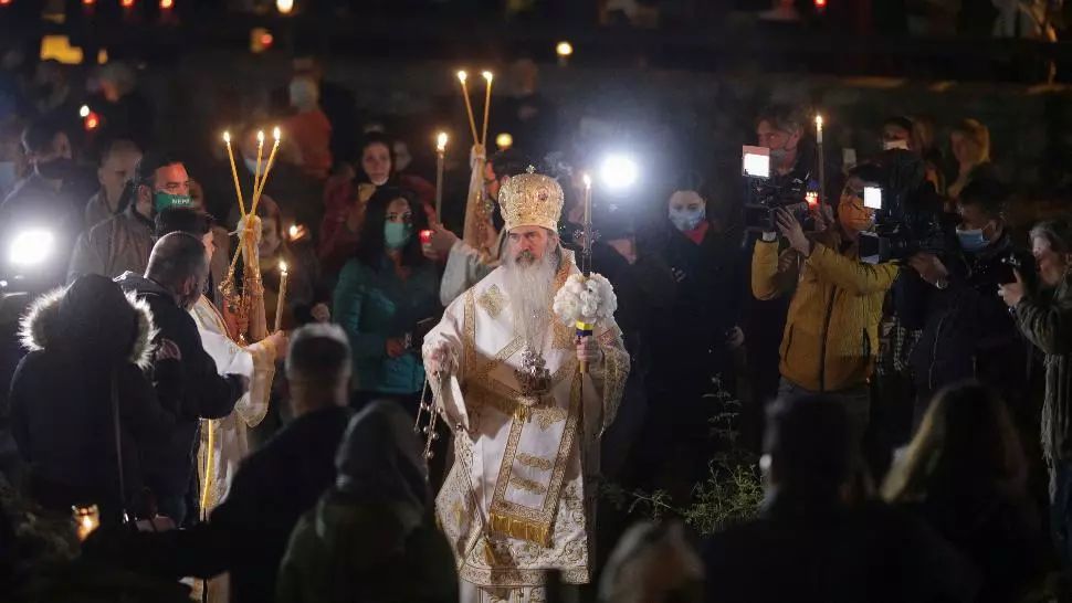 Preot din Suceava, care a participat la o slujbă oficiată de ÎPS Teodosie, amendat pentru nerespectarea măsurilor de protecție împotriva Covid