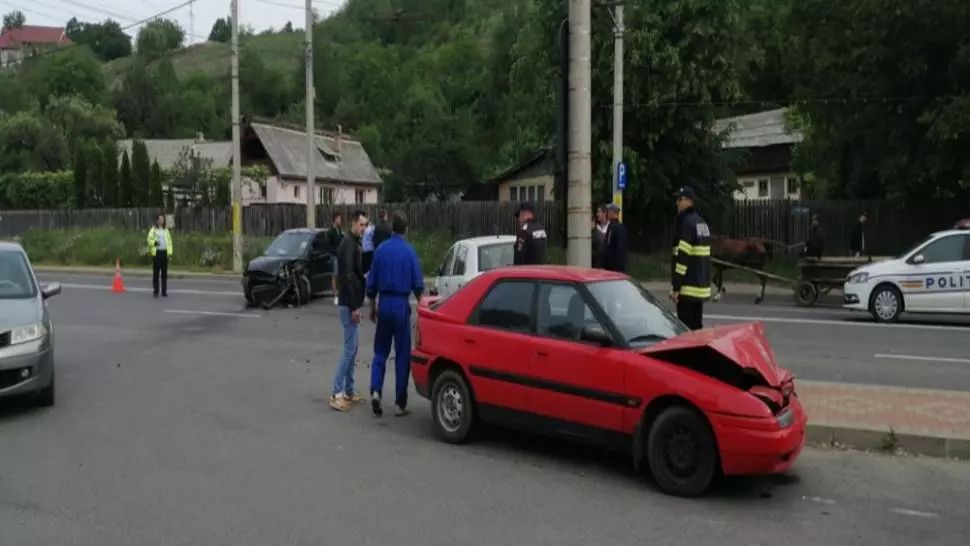 Tamponare între trei mașini, la ieșirea din Piatra-Neamț