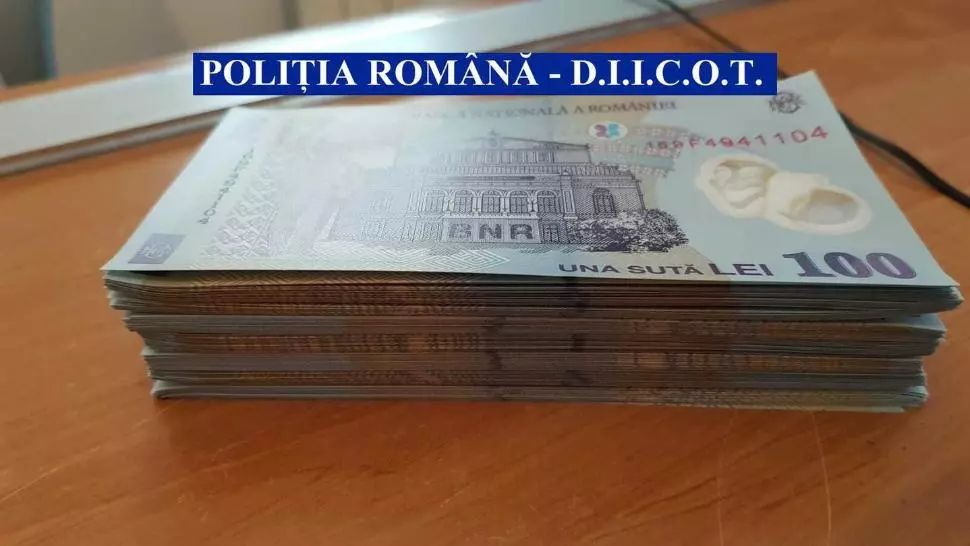 Percheziții DIICOT la cei mai mari falsificatori de bancnote de plastic. Prejudiciul estimat, aproximativ 1,7 milioane de lei