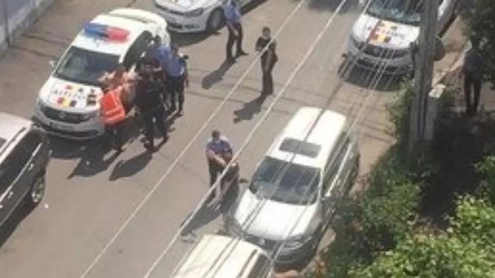 ALERTĂ în Capitală! Împușcături într-o frizerie din Bucureștii Noi, după o reglare de conturi - IMAGINI
