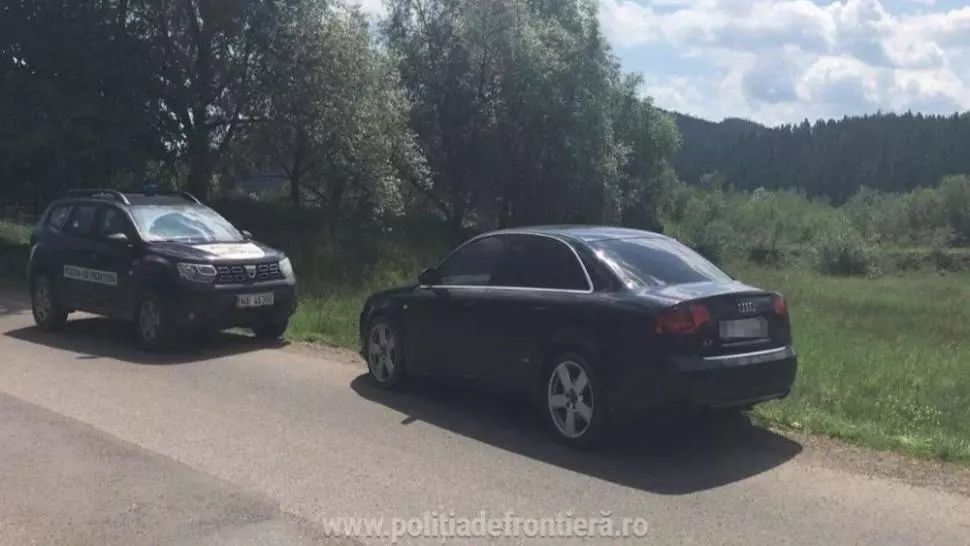 Suceava: Autoturism cu țigări în valoare de aproape 58.000 de lei, abandonat după o urmărire