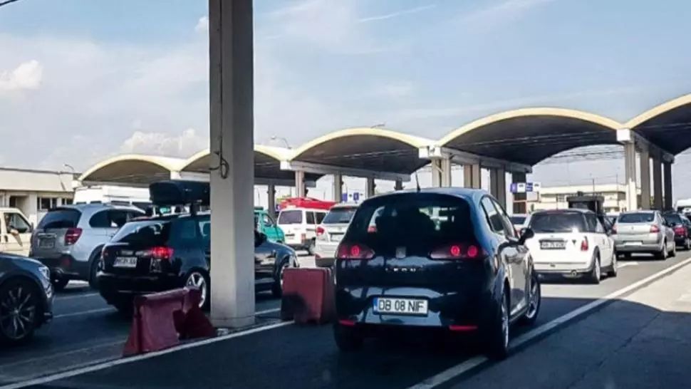 Aglomerație la ieșirea din România spre Bulgaria, din Giurgiu. Turiștii stau în coloană de mașini
