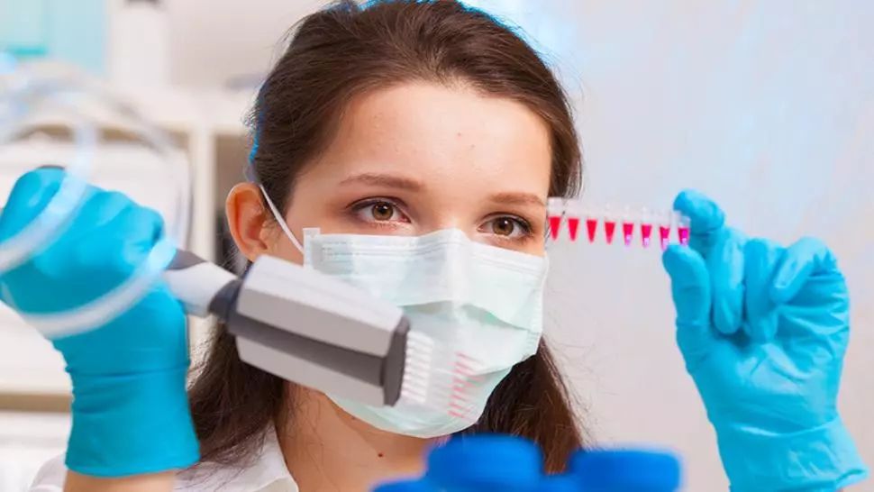 Olt: Proaspătă mămică, confirmată cu COVID-19