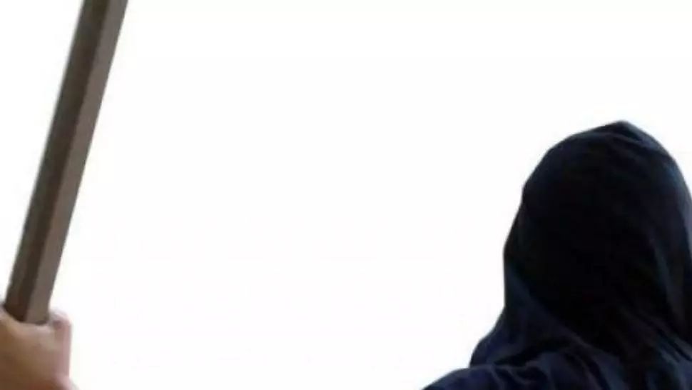 Crimă violentă într-o comună din județul Brăila. Bărbat lăsat fără suflare de un adolescent