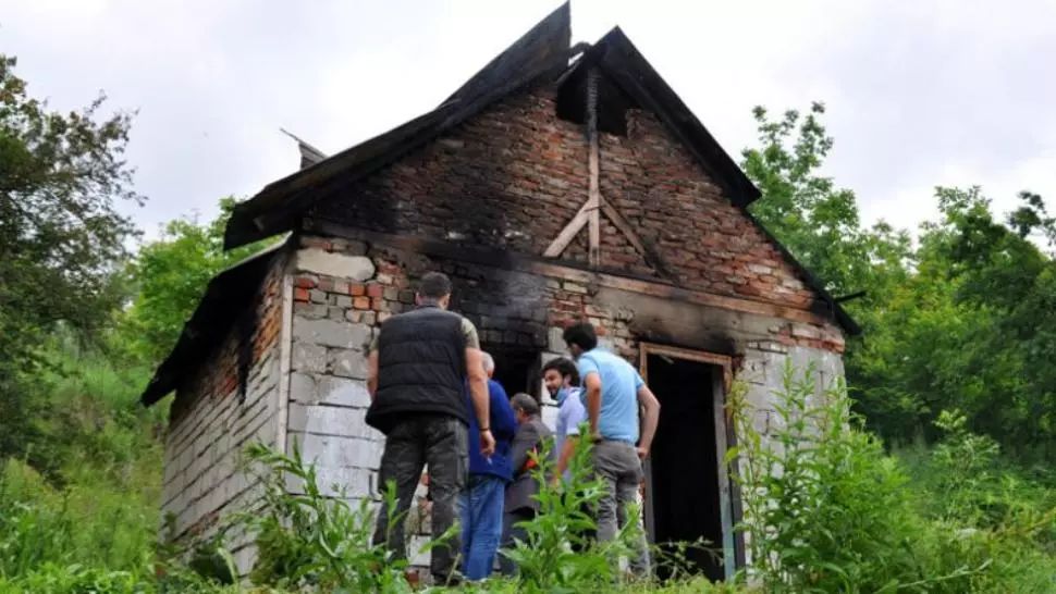 Gest înfiorător, la Reșița: patru adolescenți au omorât un bărbat și au incendiat cadavrul