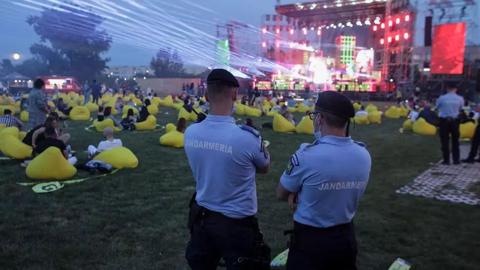 FOTO Scena pe care cânta Delia a luat FOC în timpul concertului