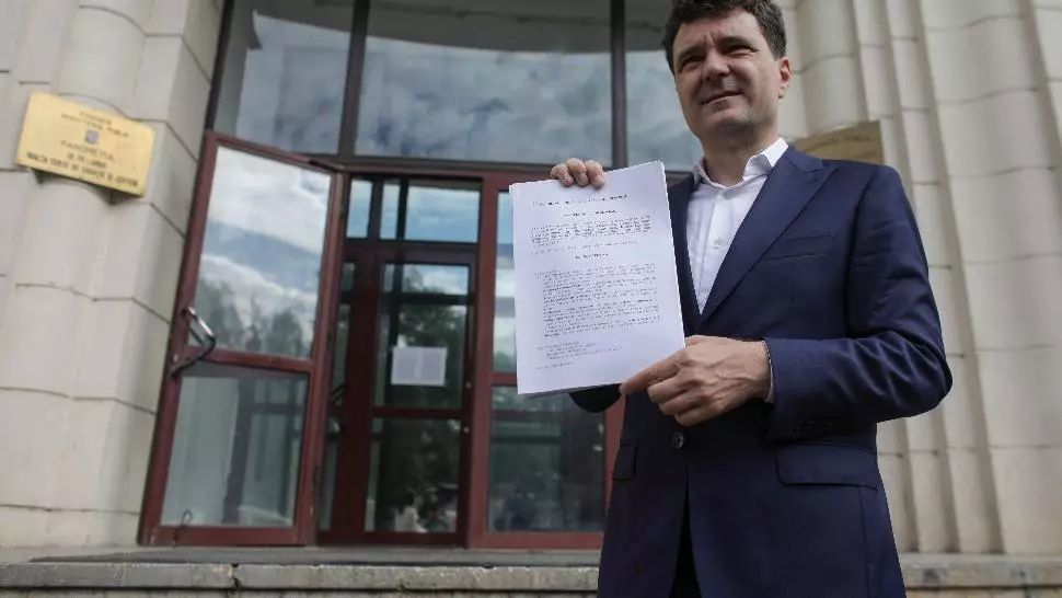 Nicușor Dan, un nou atac la Gabriela Firea: În vizor, achizițiile "la prețuri nejustificat de mari" pentru medici