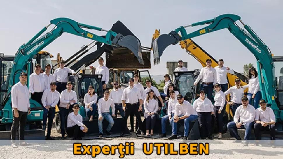 Condusul unui tractor, o joacă de copii (P)