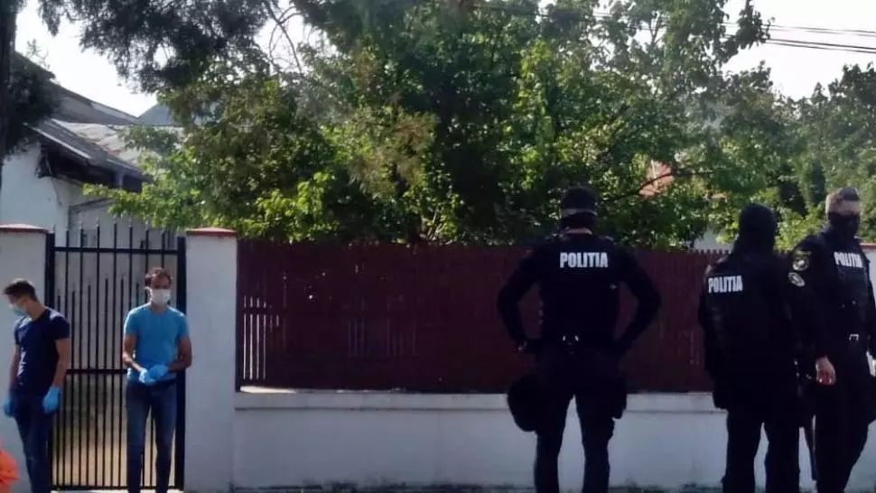 Tragedie în Teleroman: Un bărbat și-a ucis fiica de 2 ani și soția, după care s-a sinucis