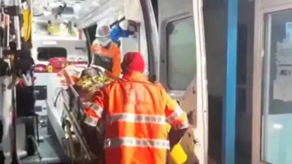 Tatăl fetei incendiate de un criminal în serie, audiat de procurori