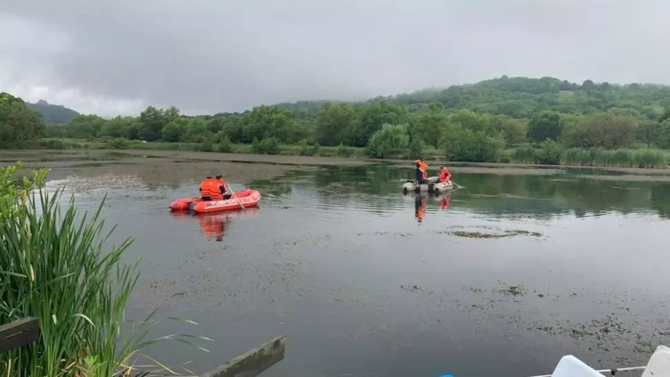 Tânărul căzut miercuri în lacul din Cisnădie, găsit fără suflare