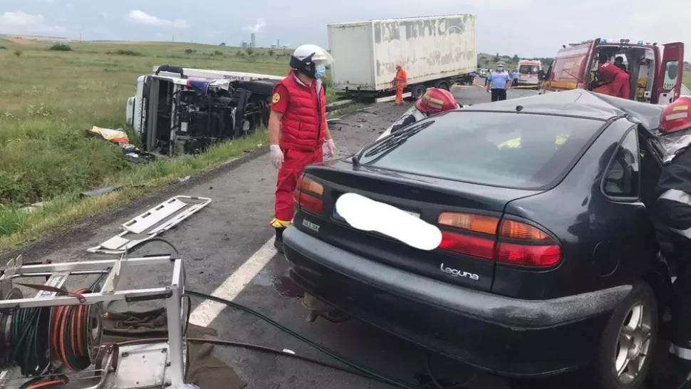 Impact nimicitor cu un TIR, pe Centura de Nord a Craiovei: 3 morți
