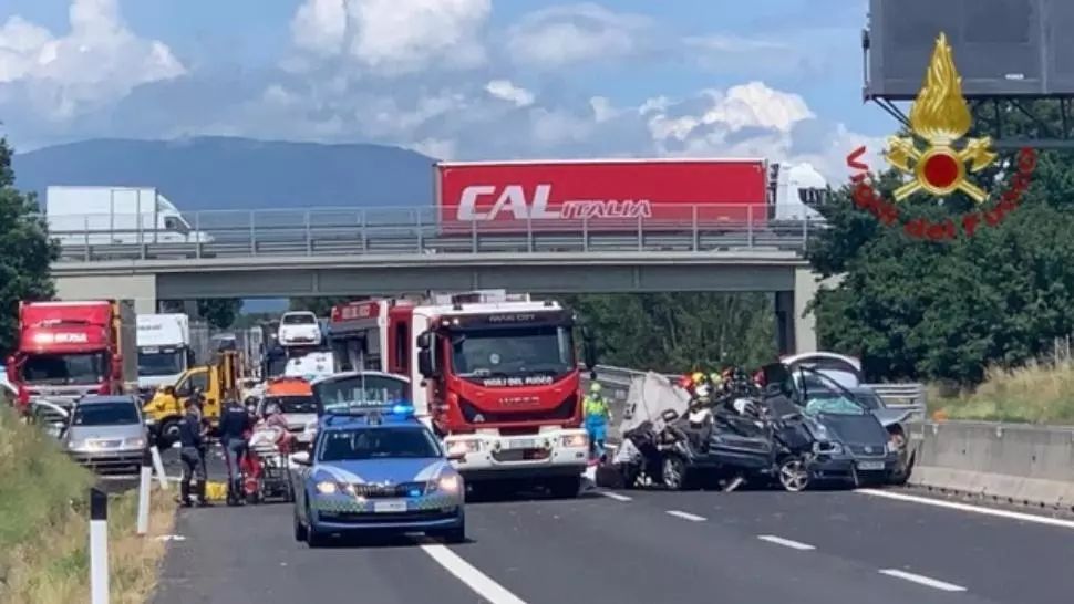 Detalii tulburătoare despre accidentul din Italia: șoferul conducea de 30 de ore. Câți români erau în mașină