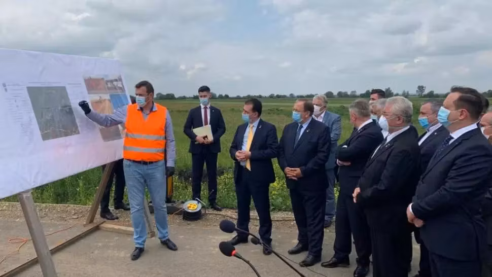 Ministrul Transporturilor promite lansarea lucrărilor la 150 de kilometri de autostrăzi și șosele