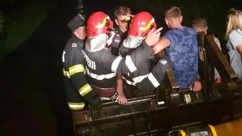 Situație critică în județul Botoșani, Prutul a inundat mai multe localități și un drum național