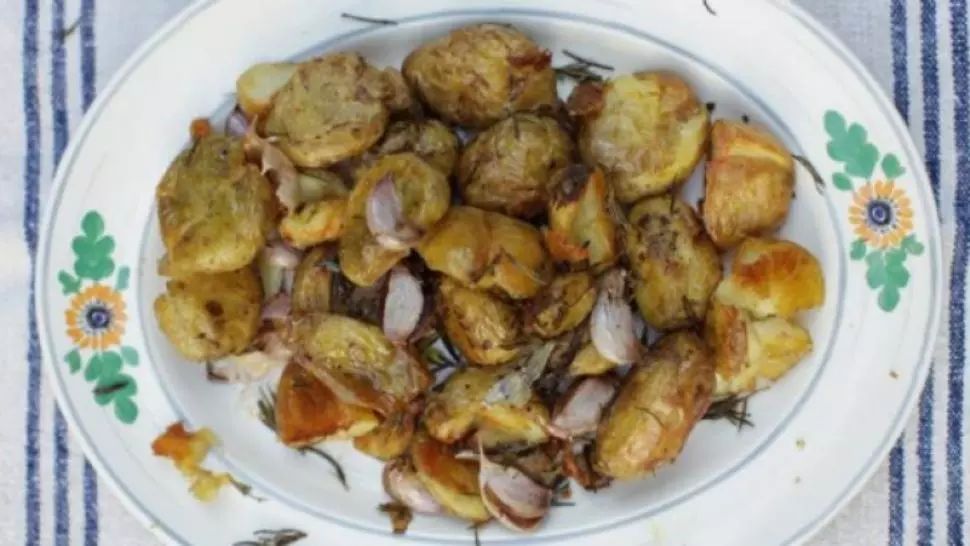 Aşa faci cei mai buni cartofi la cuptor cu rozmarin
