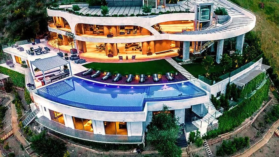 Iubitul lui Kylie Jenner și-a luat palat de peste 23 mil. $. Interior de VIS