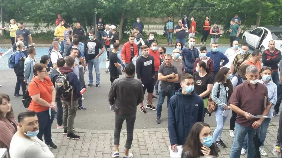 VIDEO Cozi uriașe pe examenul pentru obținerea permisului de conducere auto