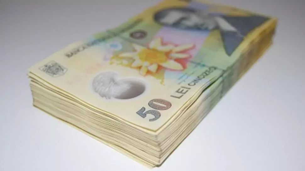 Prins în FLAGRANT când încerca să dea mită polițiștilor de la Rutieră. Conducea cu 125 km/h într-un oraș doljean