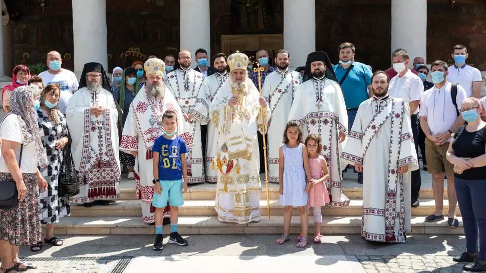 Patriarhul Daniel, mesaj pentru credincioși: Îi felicităm pe toţi cei care poartă mască şi păstrează distanţa