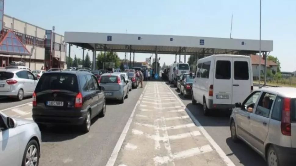 Trafic INTENS în punctele de trecere a frontierei cu Ungaria